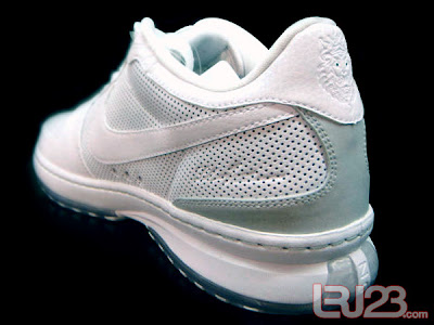 Nike Zoom LeBron 6 Low White and Silver Actual Pics nike zoom lebron 6 low gr white silver 1 08 Nike Zoom LeBron 6 Low White and Silver Actual Pics