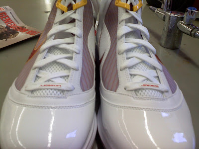 Nike Air Max LeBron VII (7) Fairfax Home PE New Photographs nike air max lebron 7 pe fairfax home 2 03 Nike Air Max LeBron VII (7) Fairfax Home PE New Photographs