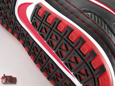 nike zoom lebron 6 gr black white red 16 40  A Common Colorway For An Extraordinary Sneaker