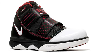 nike zoom soldier 3 gr black white red 4 07 Initial Look at the Black White Red Nike Zoom Soldier 3