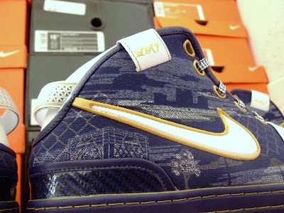 Akron Zips Nike Zoom LeBron VI Has Hit The Streets nike zoom lebron 6 pe akron 6 01 Akron Zips Nike Zoom LeBron VI Has Hit The Streets