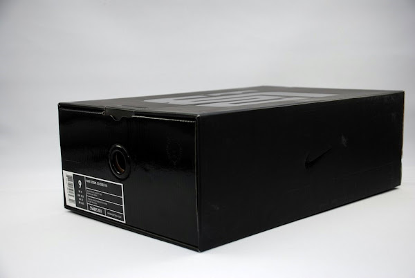 Unwrapping the Nike Zoom Soldier III from a ZLVI Drawer Box