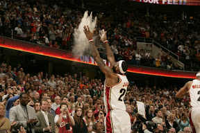 lebron james nba 090327 cle vs min 06 LeBron Best in March. Cavaliers Lose Two Straight.