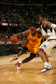 lebron james nba 090329 cle vs dal 06 LeBron Best in March. Cavaliers Lose Two Straight.