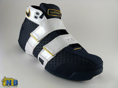 nike zoom lebron 20 5 5 pe playoff navy 1 05 Looking Back at Nike Zoom 20 5 5 With the 2006 Playoff PE