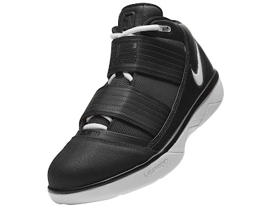 nike zoom soldier 3 gr black white 1 05 New Nike Soldier 3s   Triple Black and Black/White Colorways