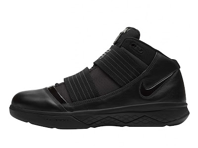 nike zoom soldier 3 gr triple black 1 01 New Nike Soldier 3s   Triple Black and Black/White Colorways