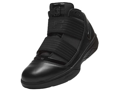 nike zoom soldier 3 gr triple black 1 05 New Nike Soldier 3s   Triple Black and Black/White Colorways