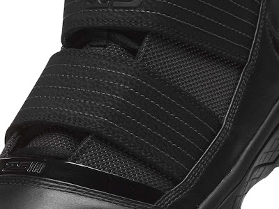 nike zoom soldier 3 gr triple black 1 07 New Nike Soldier 3s   Triple Black and Black/White Colorways