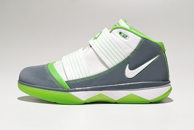 Two Faces of the Dunkman Nike Zoom LeBron Soldier III (3) nike zoom soldier 3 gr dunkman 6 02 Two Faces of the Dunkman Nike Zoom LeBron Soldier III (3)