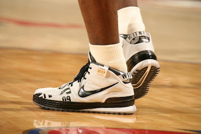 Couple New Shots of the MVP Six Live From Cavs Hawks Game 1 nike zoom lebron 6 pe most valuable player mvp 3 04 Couple New Shots of the MVP Six Live From Cavs Hawks Game 1