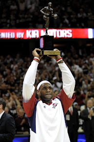 Amazing Encore LeBron and Co. Cruise By Hawks in the Series Opener lebron james nba 090505 cle vs atl 21 game 1 Amazing Encore LeBron and Co. Cruise By Hawks in the Series Opener