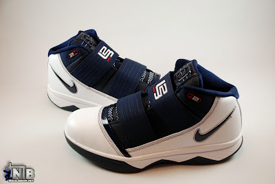 Nike Zoom Soldier III White / Midnight Navy Detailed Pics nike zoom soldier 3 gr white navy red 6 02 Nike Zoom Soldier III White / Midnight Navy Detailed Pics