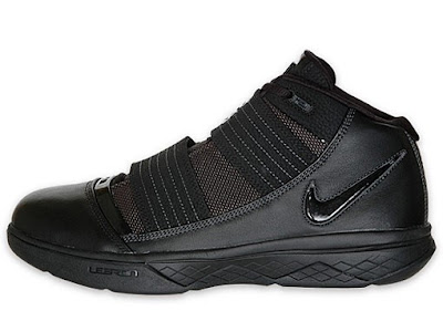 nike zoom soldier 3 gr triple black 3 05 Nike Zoom Soldier III Triple Black Available at Finishline