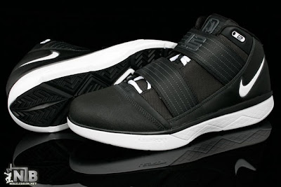 nike zoom soldier 3 gr black white 5 11 Detailed Look at Asia Exclusive Black and White Nike Soldier 3