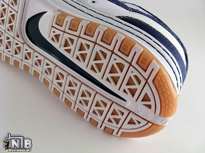Nike Zoom LeBron VI Low White / Navy / Light Brown Denim lebron6 low navy denim 26 web Nike Zoom LeBron VI Low White / Navy / Light Brown Denim