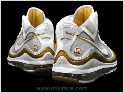 nike air max lebron 7 gr china white gold 4 11 Nike Air Max LeBron 7 VII White Gold China Edition