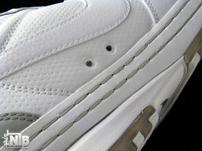Nike Zoom LeBron VI Low White/White Medium Grey Showcase lebron6 low white grey 26 web Nike Zoom LeBron VI Low White/White Medium Grey Showcase