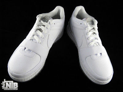 Nike Zoom LeBron VI Low White/White Medium Grey Showcase lebron6 low white grey 10 web Nike Zoom LeBron VI Low White/White Medium Grey Showcase