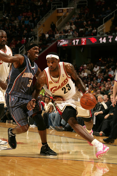LeBron and Shaq8217s Debut as Teammates Think Pink ZS3 on Court