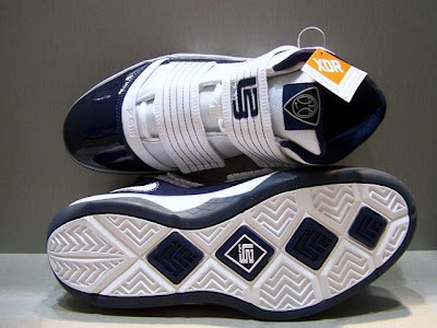 nike zoom soldier 3 tb white navy 2 05 Zoom Soldier III TB (Team Bank)   367183 115   Actual Photos