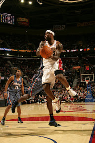 lebron james nba 091031 cle vs cha 04 LeBron and the Cavs Win Two in a Row. LBJ Wears the Piano AML7.