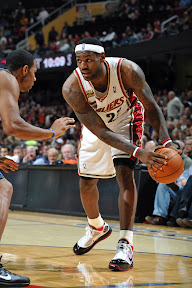 lebron james nba 091031 cle vs cha 13 LeBron and the Cavs Win Two in a Row. LBJ Wears the Piano AML7.