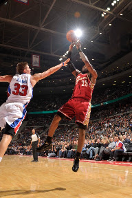 lebron james nba 091125 cle at det 09 Cavs on a 3 Game Winning Streak as They Outlast Pistons in Motown
