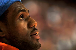 lebron james nba 091202 cle vs phx 12 Cavs Go Retro and Cool Down Suns. LeBron Debuts the HWC LBJ7.