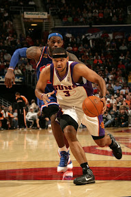 lebron james nba 091202 cle vs phx 11 Cavs Go Retro and Cool Down Suns. LeBron Debuts the HWC LBJ7.