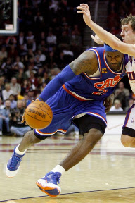 lebron james nba 091202 cle vs phx 17 Cavs Go Retro and Cool Down Suns. LeBron Debuts the HWC LBJ7.