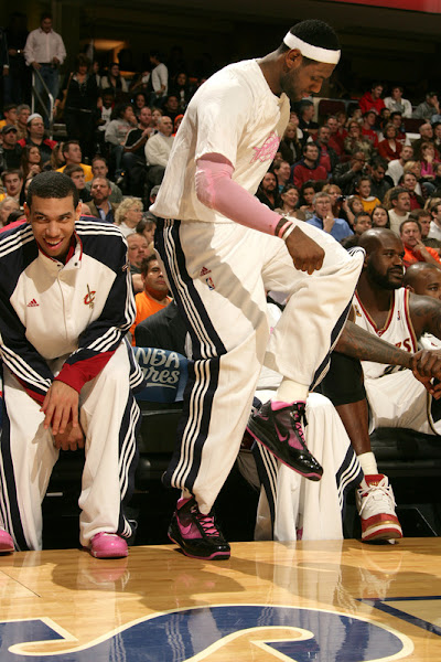 Cavs Handle Bulls James Named POTM Debuts Pink Nike LBJ7