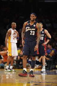 lebron james nba 091225 cle at lal 03 LeBron, Cavs Shine in Rout of Kobe, Lakers. LBJ Debuts the Xmas VII.