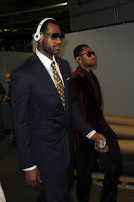 lebron james nba 091225 cle at lal 25 LeBron, Cavs Shine in Rout of Kobe, Lakers. LBJ Debuts the Xmas VII.