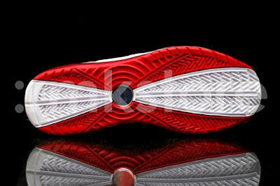 nike air max lebron 7 gr white red 3 09 Nike Air Max LeBron VII NFW Woven White/Red Available Early
