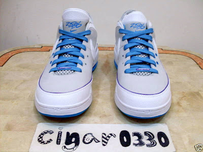 Nike Air Max LeBron VII Low Summit Lake Hornets Sample Version nike air max lebron 7 low gr white grey blue 1 02 Nike Air Max LeBron VII Low Summit Lake Hornets Sample Version
