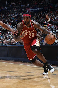 lebron james nba 091229 cle at atl 05 King James Debuts Black/White/Gold LBJ7 as Cavs Sink Hawks
