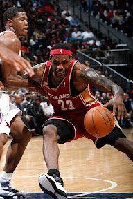 lebron james nba 091229 cle at atl 10 King James Debuts Black/White/Gold LBJ7 as Cavs Sink Hawks
