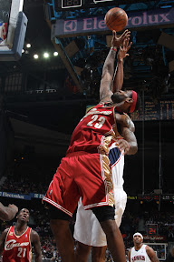 lebron james nba 091229 cle at atl 23 King James Debuts Black/White/Gold LBJ7 as Cavs Sink Hawks