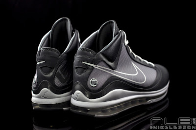 As Clean as it Gets: Air Max LeBron VII Cool Grey/White Showcase lebron7 cool grey 22 web As Clean as it Gets: Air Max LeBron VII Cool Grey/White Showcase