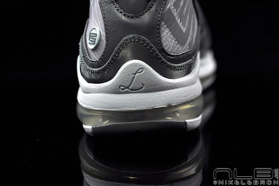 As Clean as it Gets: Air Max LeBron VII Cool Grey/White Showcase lebron7 cool grey 42 web As Clean as it Gets: Air Max LeBron VII Cool Grey/White Showcase