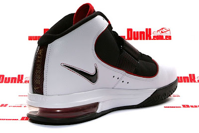 Nike Zoom Soldier IV Black/White/Red/Gold Released Version nike zoom soldier 4 gr black white red 2 05 Nike Zoom Soldier IV Black/White/Red/Gold Released Version