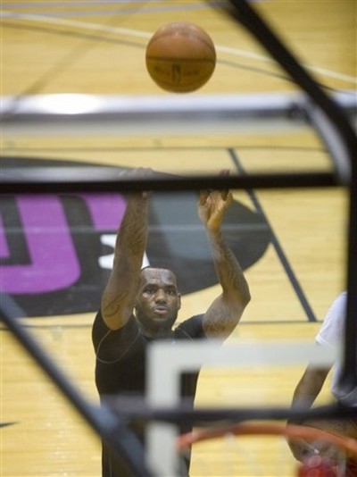 2010 LeBron James Skills Academy LBJ Introduces the Soldier IV