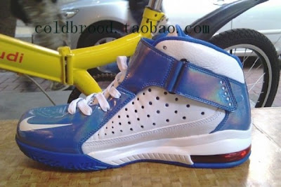 First Look: Nike Max LeBron Soldier V (5) White/Black/Royal nike max soldier 5 tb white royal 1 09 First Look: Nike Max LeBron Soldier V (5) White/Black/Royal