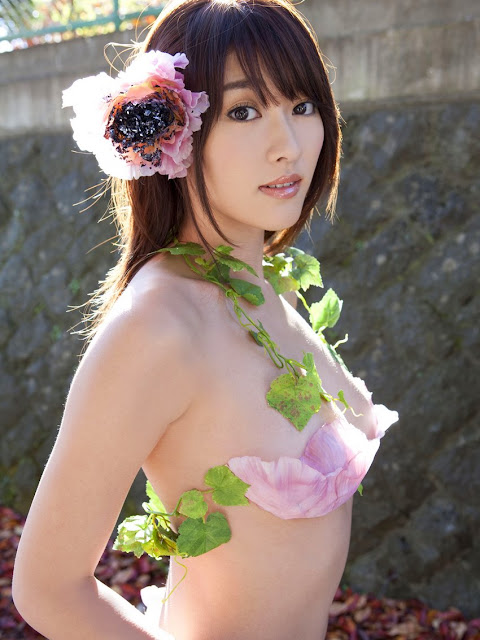 Mikie Hara – Pretty In Pink photos.jpg