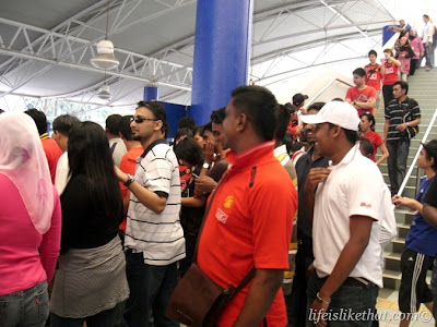 I See More Red Shirts Than Face Masks! picture manchester united  photo