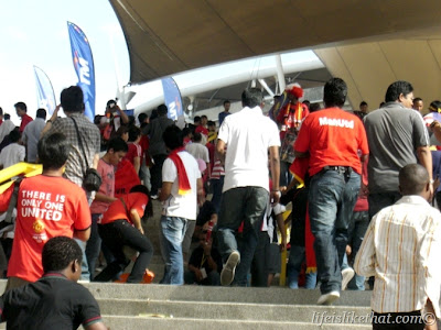 I See More Red Shirts Than Face Masks! picture manchester united  photo