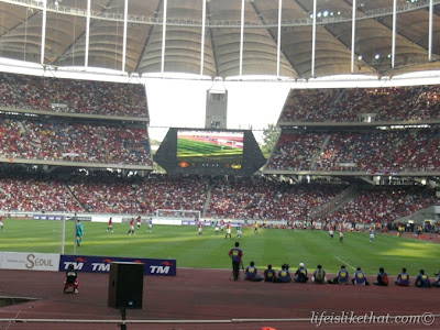 I See More Red Shirts Than Face Masks! picture manchester united  photo