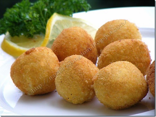 Articole culinare : Crochete si bulete din cartofi si cascaval