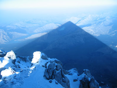 Timing to see the shadow of damavand on Lar Lake